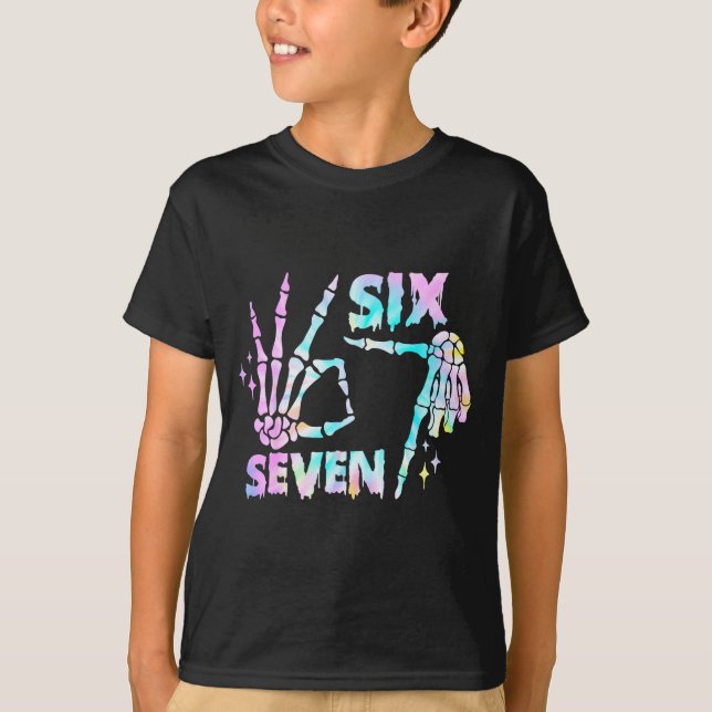 Six Seven 6 7 Meme Funny Skeleton Hands Sign Let's T-Shirt (Vorderseite)