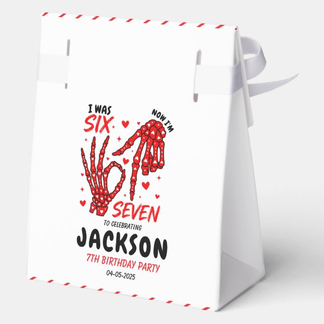 Six Seven Birthday Skeleton Hands Party Geschenkschachtel (Rückseite)