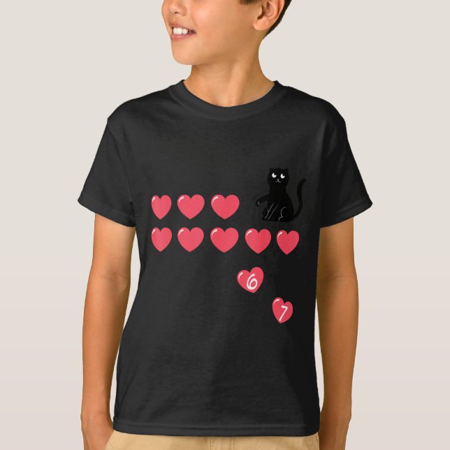 Six Seven Black Cat Knocking Off Hearts Funny 67 V T-Shirt (Vorderseite)