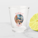 Sizilien Italien Retro Distressed Circle Schnapsglas<br><div class="desc">Sizilien Retro Vektor Reise Design. Sizilien,  die größte Mittelmeerinsel,  liegt direkt vor dem "Zeh" des italienischen "Stiefels". Seine reiche Geschichte spiegelt sich in Orten wie dem Tal der Tempel wider.</div>