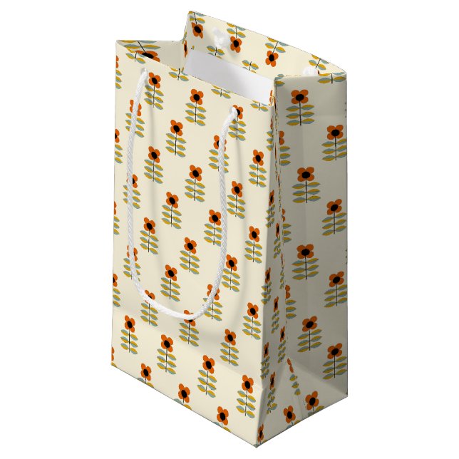 Skandinavier-inspiriertes orange Blumenmuster Kleine Geschenktüte (Vorderseite Schrägansicht)