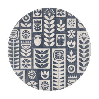Skandinavische Flora: Weiß, blau, Minimalistisch. Schneidebrett