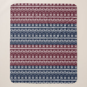 Skandinavische Ornamente auf blauen, bordeauxfarbe Sherpadecke