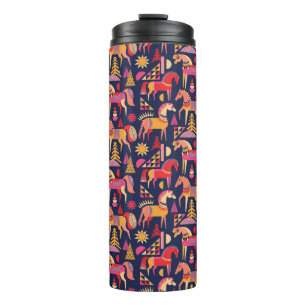 Skandinavische Pferde Muster nahtlos Design. Dekor Thermosbecher