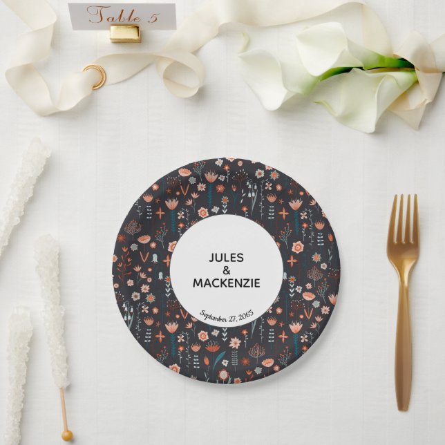 Skandinavische Sommer-Blume Dark Boho Hochzeit Pappteller (Hochzeit)