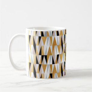 skandinavisches Design Dreiecke nahtloses Muster v Kaffeetasse