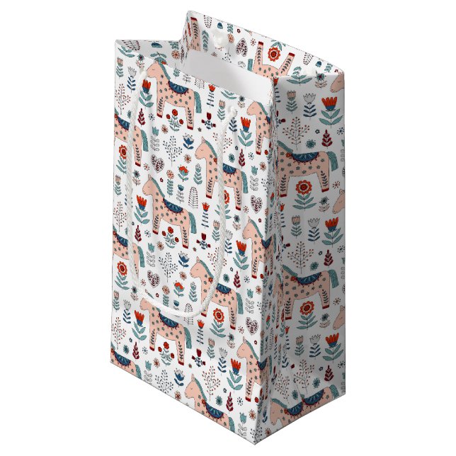 Skandinavisches PferdeVolkskunst-Muster Kleine Geschenktüte (Vorderseite Schrägansicht)