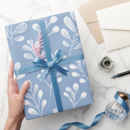 Skandinavisches weiches blaues Blatt weißes Blumen Geschenkpapier