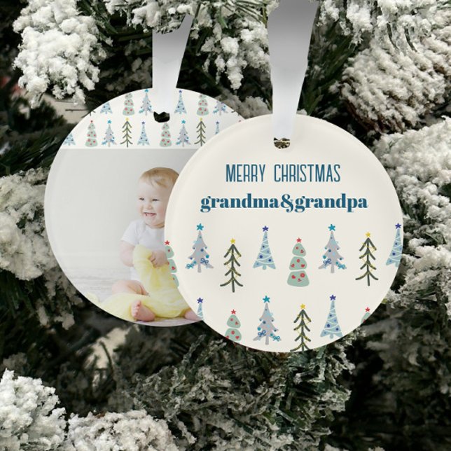 Skandinavisches Weihnachtsbäume Foto Ornament (Custom Scandinavian Christmas tress photo ornament with your text and photo)