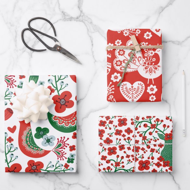 Skandinavisches Weihnachtsmuster mit Blume und Vög Geschenkpapier Set (Vorderseite)