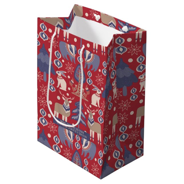 Skandinavisches Weihnachtswald Personalisiert Mittlere Geschenktüte (Vorderseite Schrägansicht)