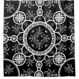 Skarab-Fliesenmuster mit schwarzem Hintergrund Duschvorhang