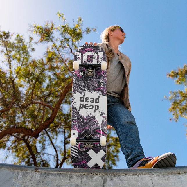 Skate Girl 001 Skateboard (Außenbereich 1)