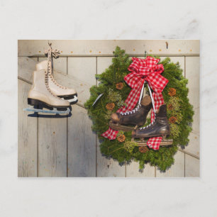 Skate mit Weihnachtskranz Feiertagspostkarte