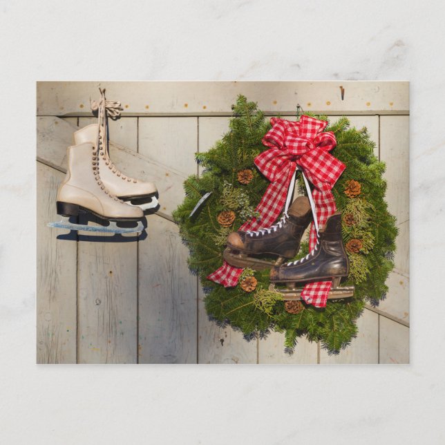 Skate mit Weihnachtskranz Feiertagspostkarte (Vorderseite)
