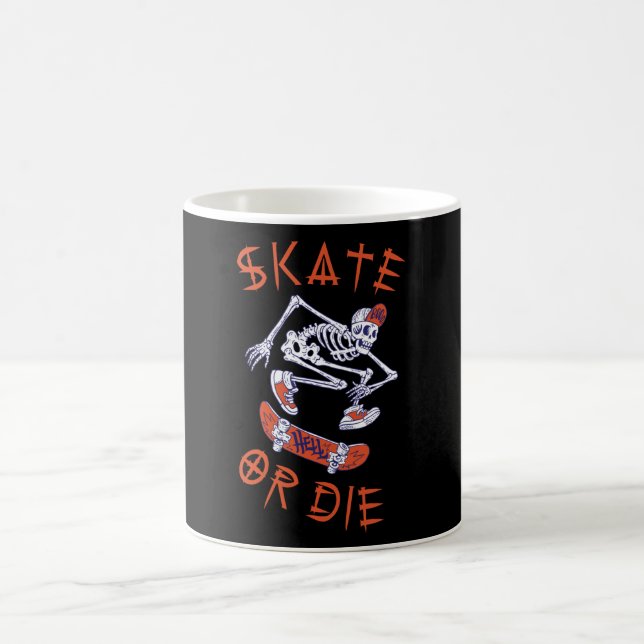 Skate oder die Skeleton-Skateboarder Kaffeetasse (Mittel)