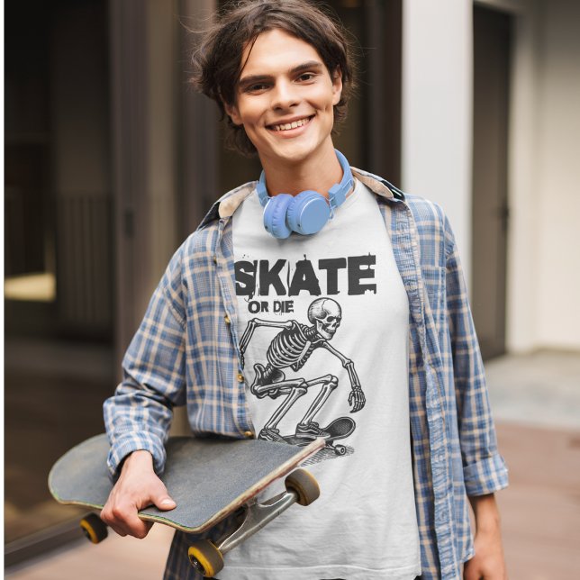 Skate or Die Skeleton Skateboard Streetwear Tee (Von Creator hochgeladen)