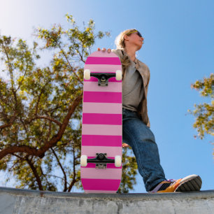 Skateboard 15 bandes horizontales rose clair et rose vif