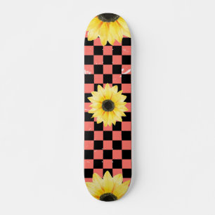 Skateboard à damiers et tournesol rose et noir