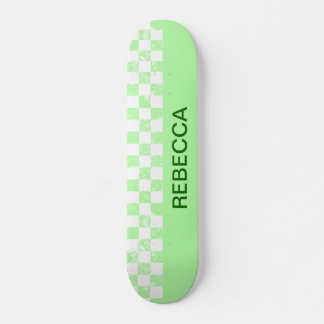 Skateboard à damiers vert citron pastel