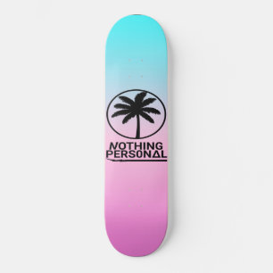 Skateboard à dégradé bleu et rose