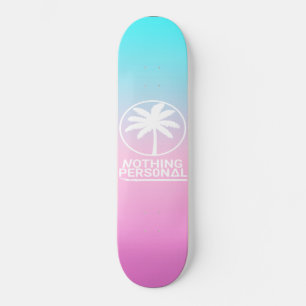 Skateboard à dégradé bleu et rose