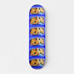 Skateboard aigles d'or sur la planche à roulettes bleue