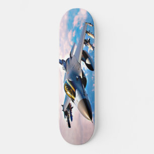 Skateboard Art of F-16 über den Wolken
