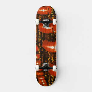 Skateboard Asie, Chine, Pékin. Lanternes chinoises rouges,