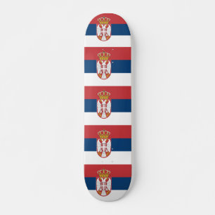 Skateboard avec drapeau de Serbie