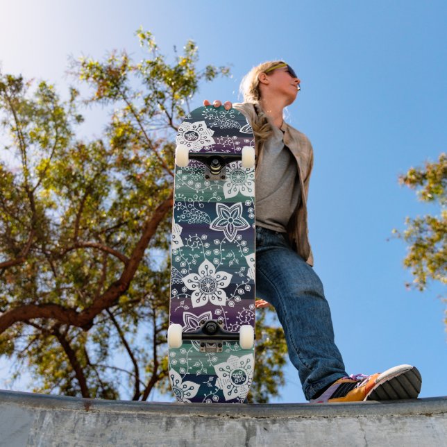 Skateboard Blanc Floral foncé violet Turquoise bleu vert rayu (Extérieur 1)