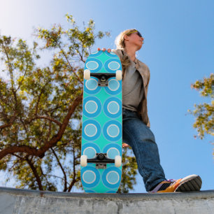 Skateboard Bleu Avec Remplissage Sur Turquoise