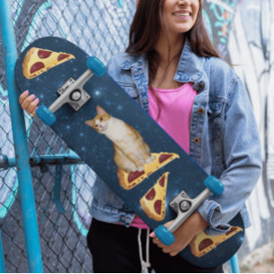 SKATEBOARD CHAT ET PIZZA DANS LES PLANCHES À ROULETTES DE L'E