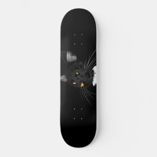 Skateboard Chat noir aux yeux jaunes dans l'obscurité