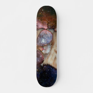 Skateboard Chat spatial portant des lunettes de soleil