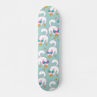 Skateboard Chats à main mignonne avec lunettes de soleil et é