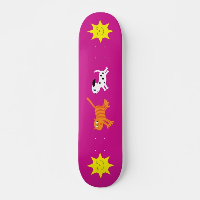 Skateboard Chien mignon de bande dessinée chassant la planche (Devant)