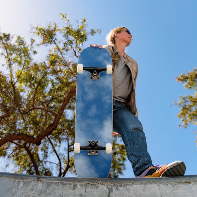 Skateboard Ciel bleu avec nuages Photographie de la nature (Extérieur 1)