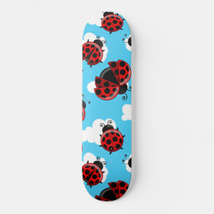Skateboard Ciel Bleu Nuages Blancs coccinelle rouge