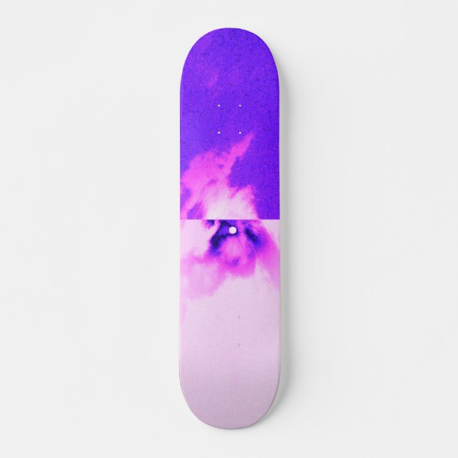 Skateboard Conception violette ciel nuageux  (Devant)