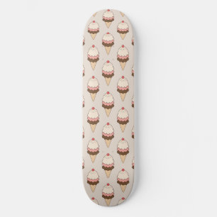 Skateboard Cônes de crème glacée triple Scoop avec cerise sur