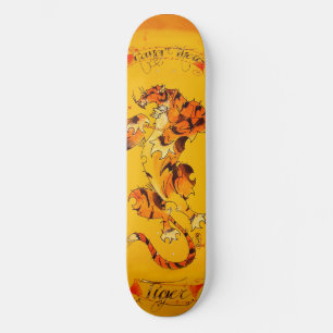 Skateboard coup dans là le panneau de TIGRE