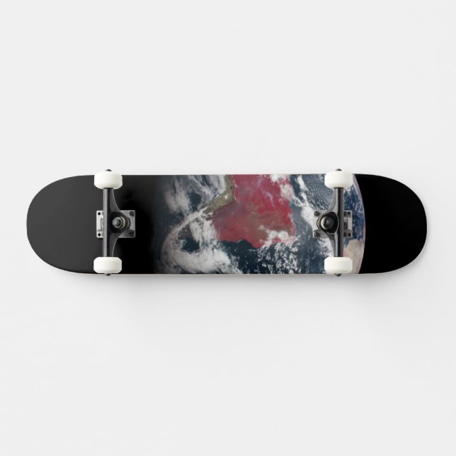 Skateboard Croissance plante Sur La Planète Terre. (Horz)