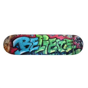 Skateboard "Croyez" la planche à roulettes