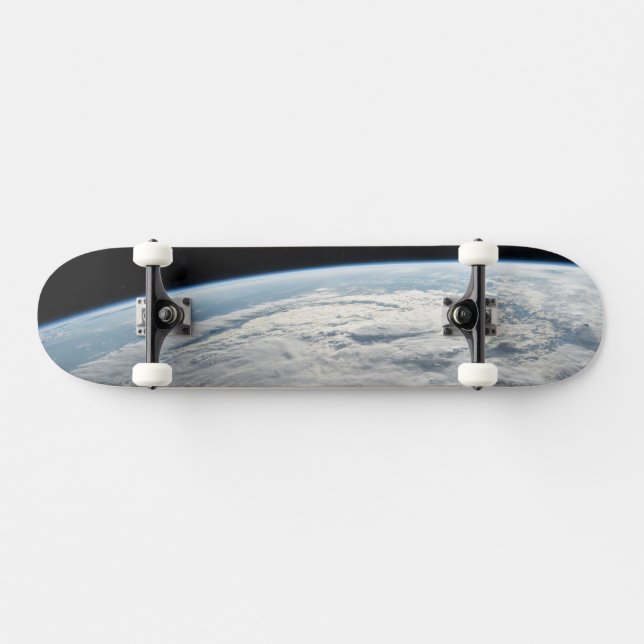 Skateboard Cyclone Tropical Idai Au-Dessus De La Côte D'Afriq (Horz)