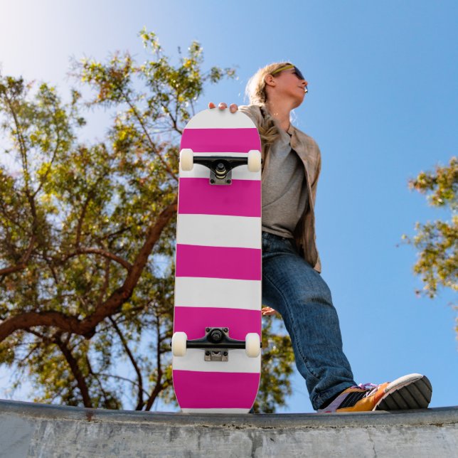 Skateboard Des bandes inégales en Magenta et Blanc (Extérieur 1)