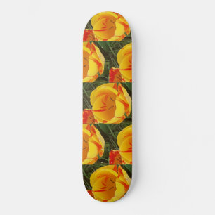 Skateboard des tulipes jaunes de printemps