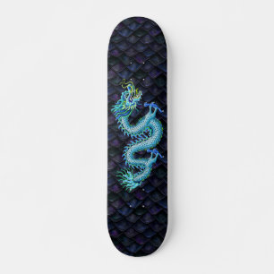 Skateboard Dragon bleu sur les échelles de dragon