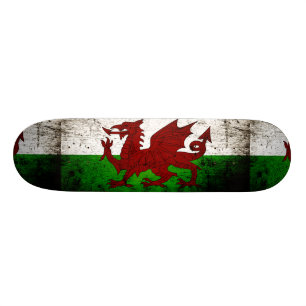 Skateboard Drapeau grunge noir du Pays de Galles