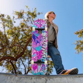 Skateboard Dreamy Fusion : Coeurs de graffiti bleu et rose